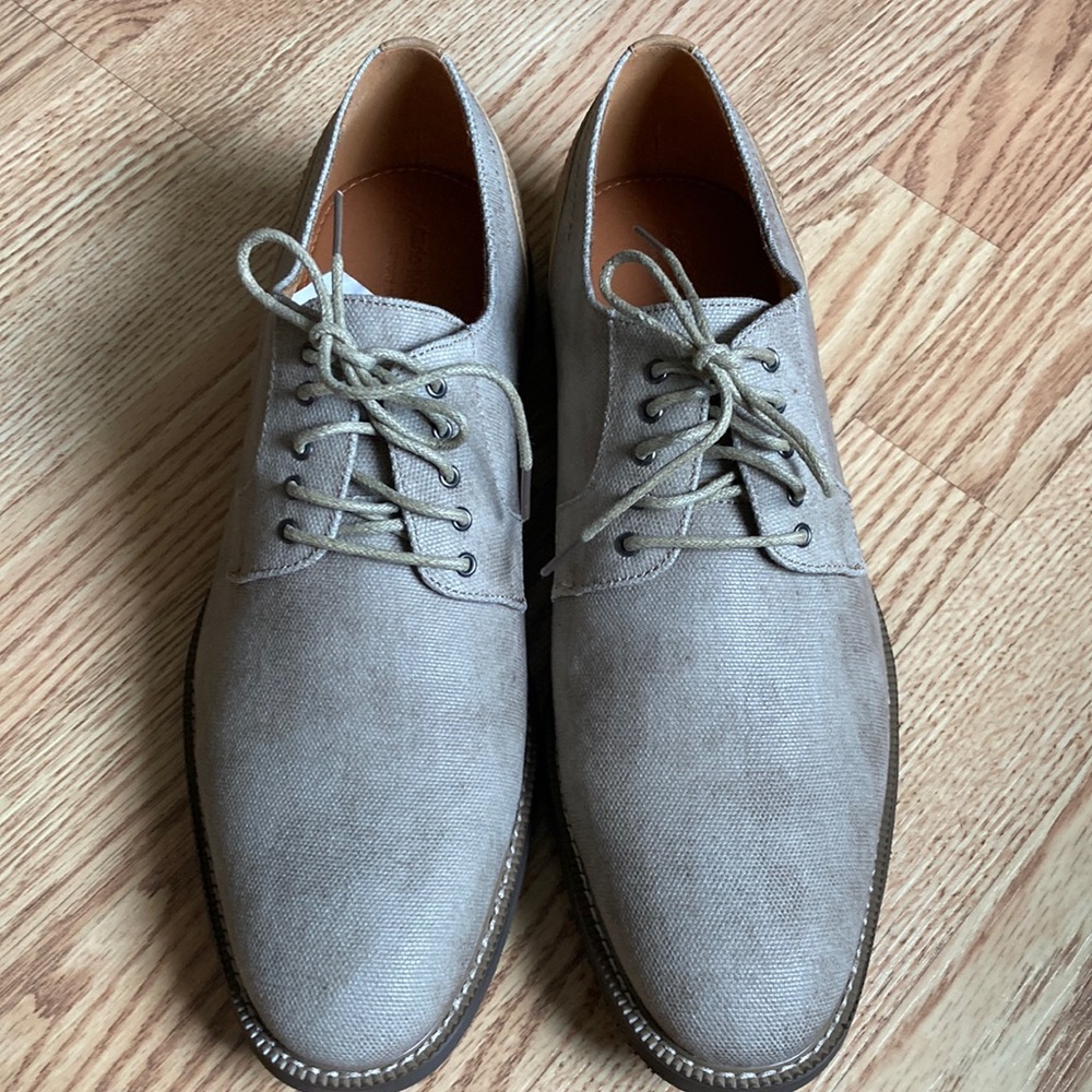 Carlo Morandi tan linen tie up Oxford shoes.